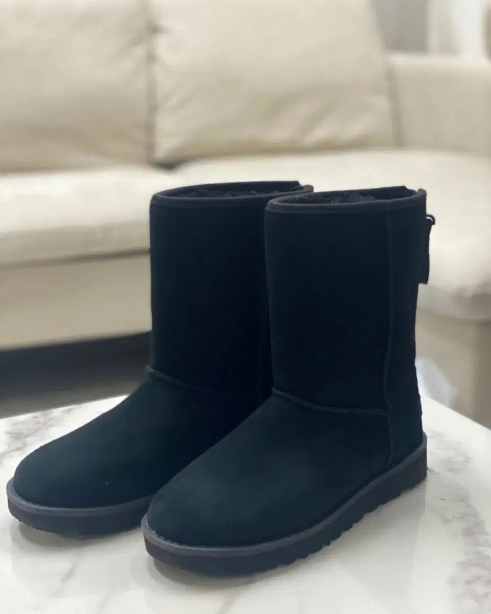アメリカ UGG アグ UGG 220 ショート 黒 US5 EU36 UK3
