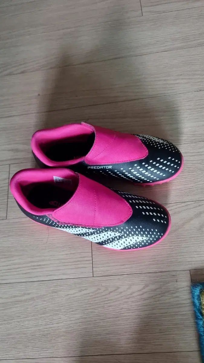 adidas(アディダス) プレデター サッカーシューズ ピンク 200 adidas