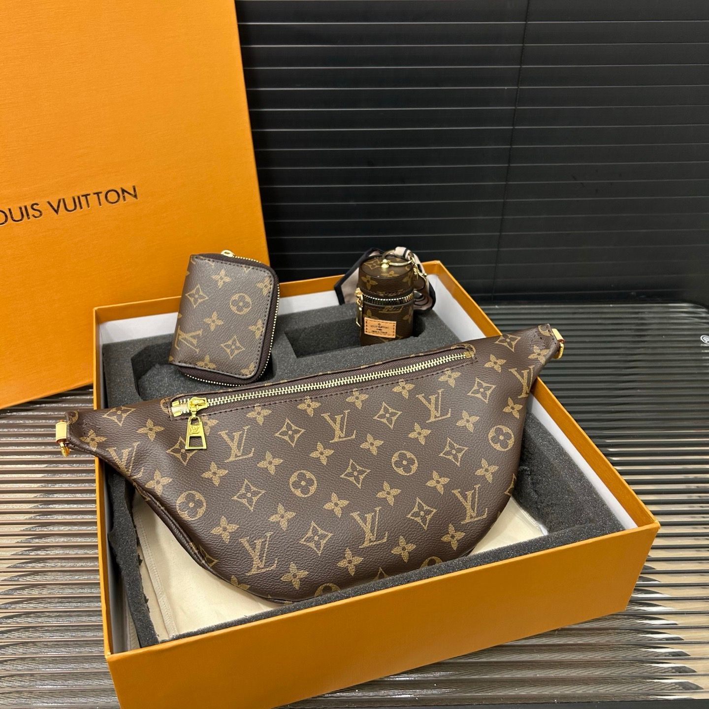 ルイ・ヴィトンLouisVuitton 3 in 1セットのウエストポーチと