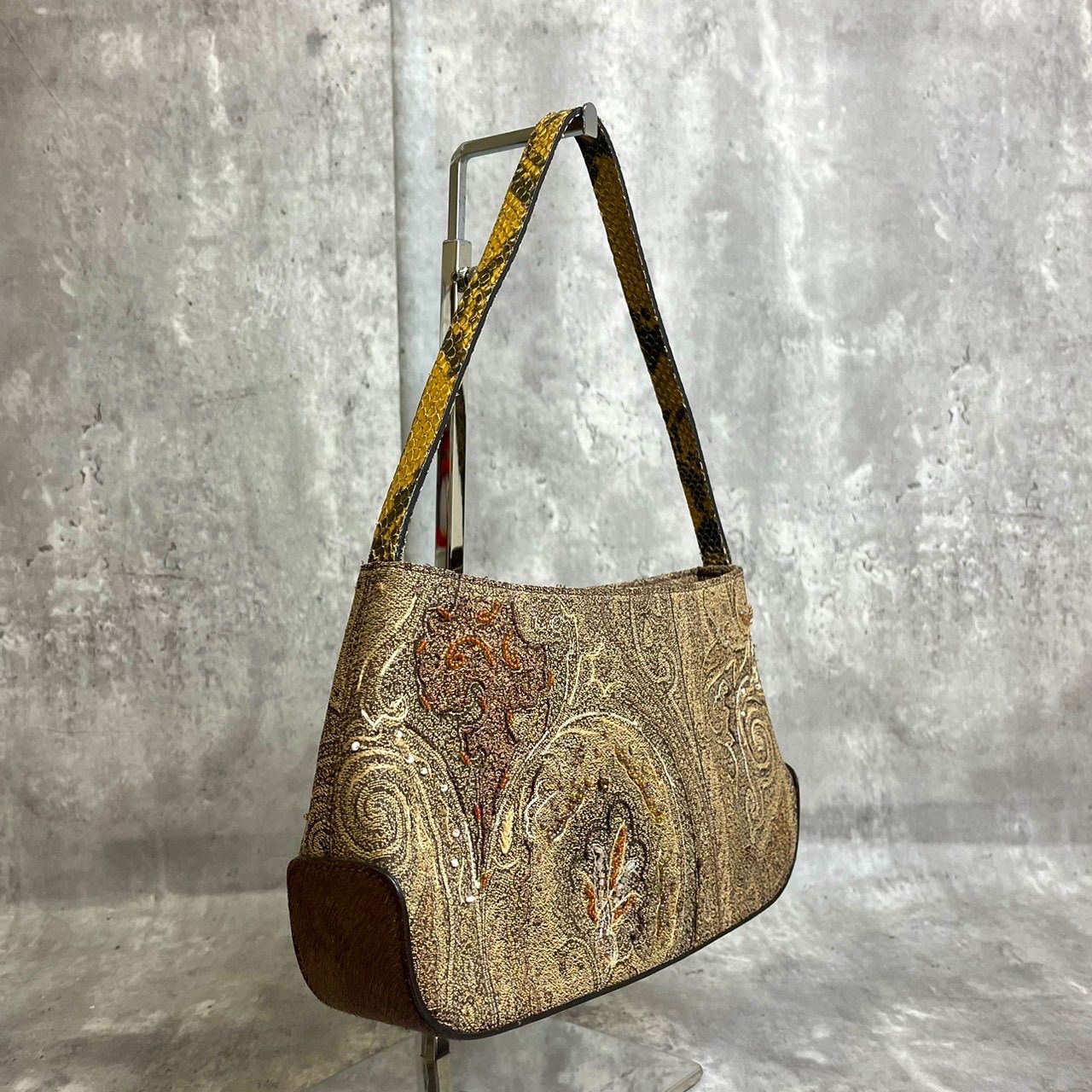 ✨美品✨ ETRO エトロ アクセサリーポーチ ハンドバッグ 小物 ✨美品✨ ETRO エトロ アクセサリーポーチ ハンドバッグ 小物