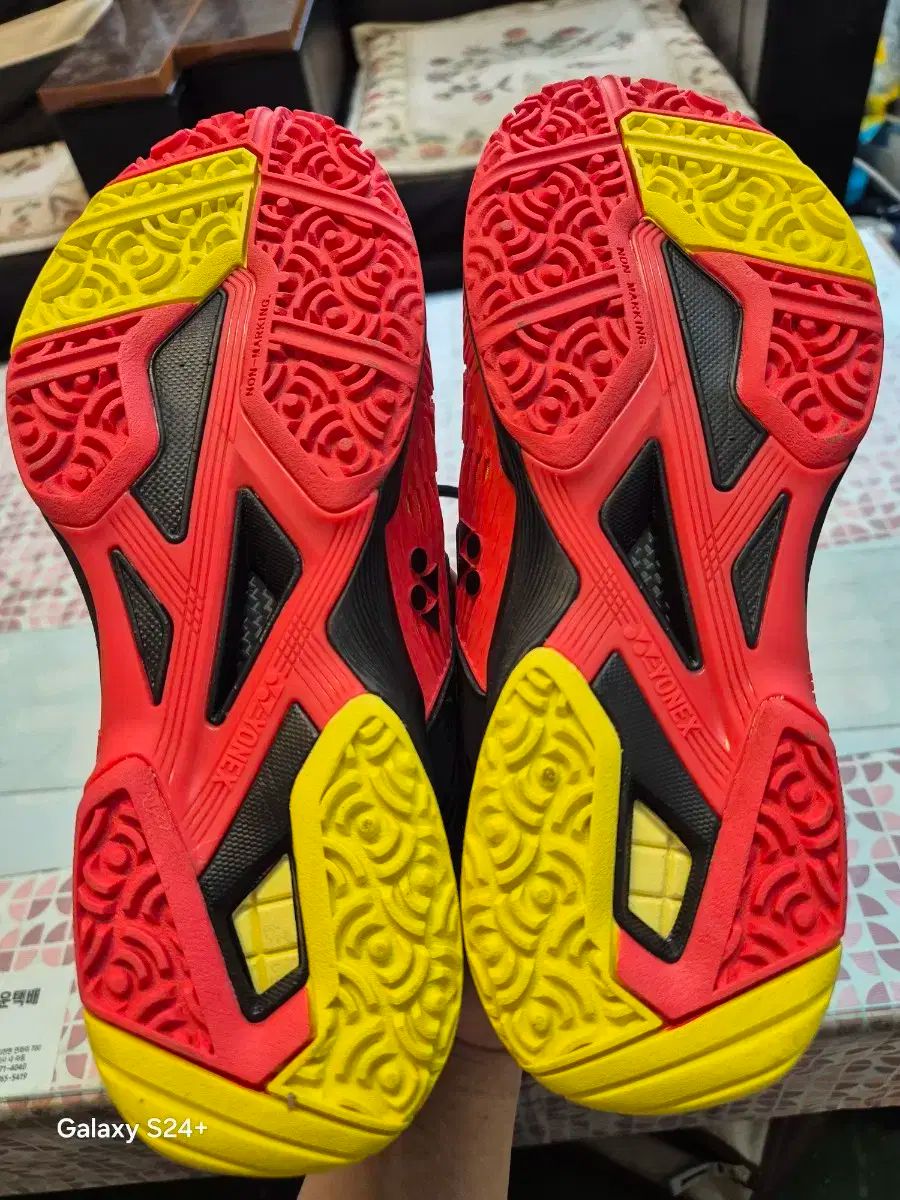 【有名ブランド大集合】 YONEX ヨネックス バドミントンシューズ テニスシューズ レッド 230 サイズファーム