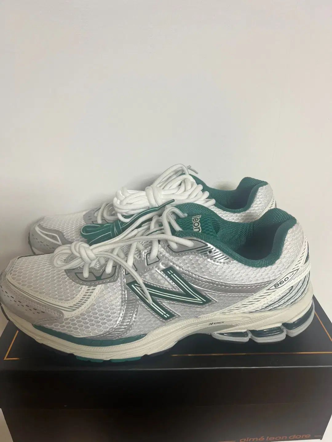 300 New Balance ニューバランス x エメレオンドレ 860v2 グレー グリーン ML860DC2