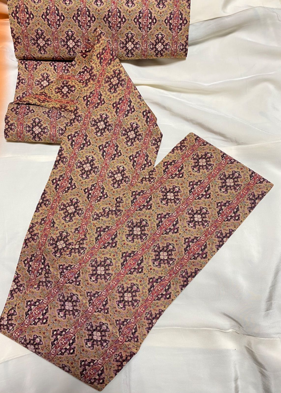 未着用正絹　唐草柄名古屋帯 未着用正絹 唐草柄名古屋帯 B26 新品未使用 正絹 名古屋帯 全通