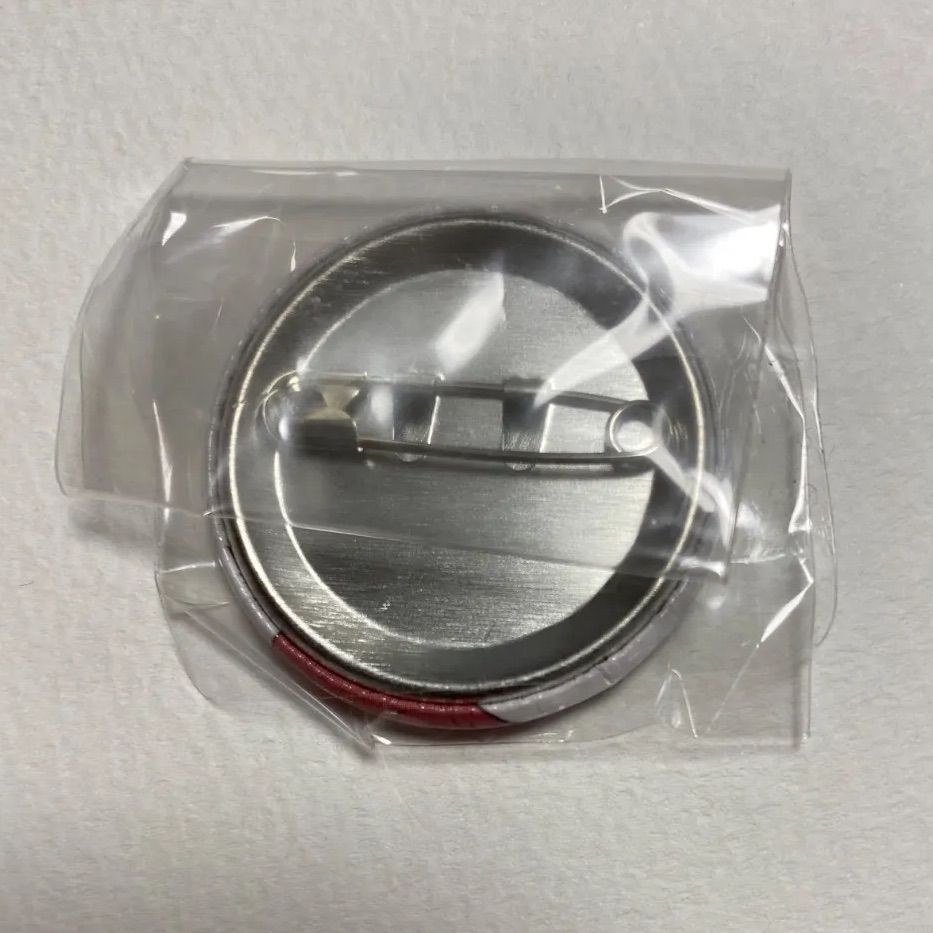 日常 あらゐけいいち ガチャ 缶バッジ 京アニショップ 東雲なの - メルカリ