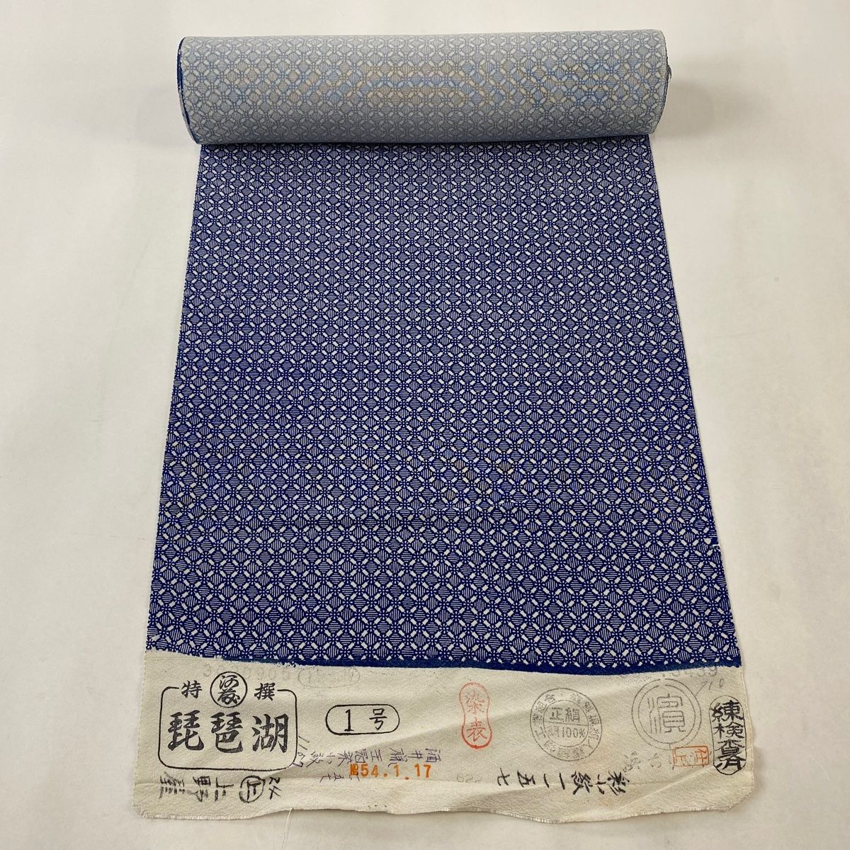 反物 布い 秀品 小紋 唐草 灰色 正絹 【中古】 反物 布い 秀品 小紋 唐草 灰色 正絹 【中古】
