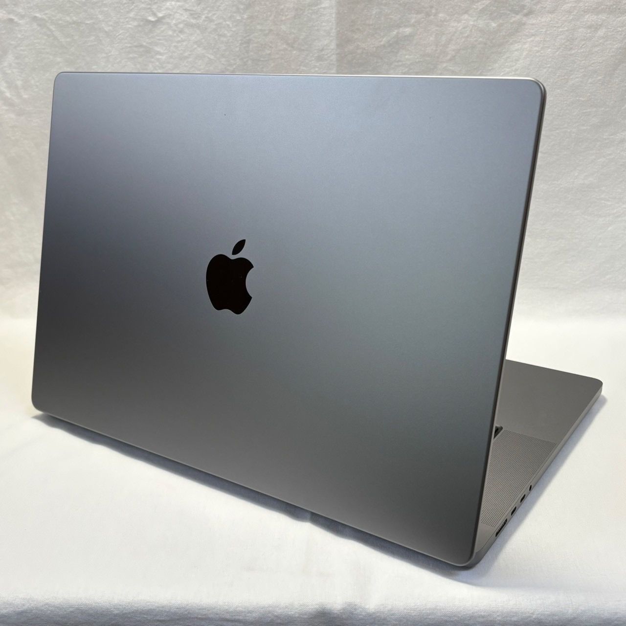 ほぼ未使用品】【充電放電回数：24回】MacBook Pro 16インチ/M1