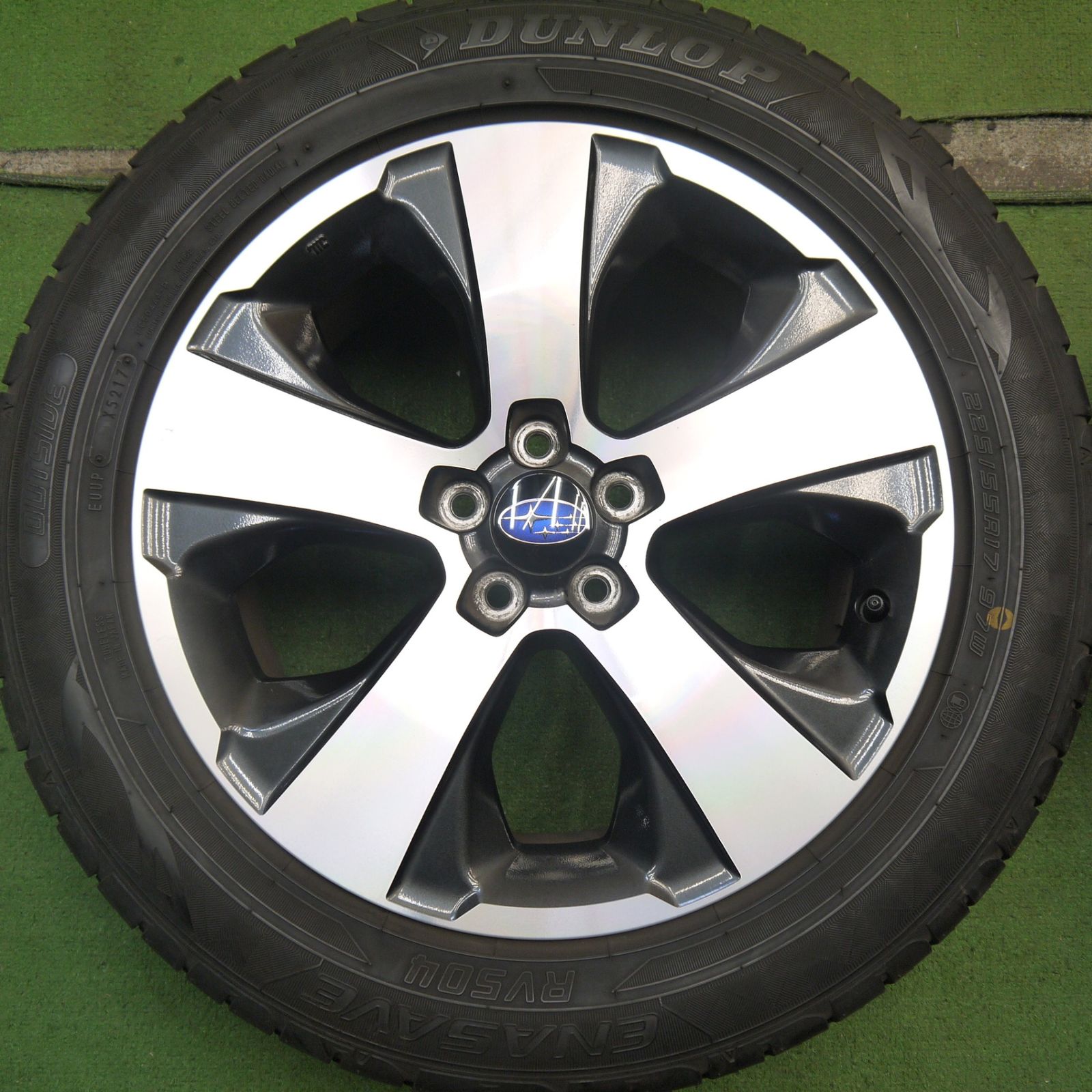 キレイ☆スバル XV 純正 225/55R17 ヨコハマ ブルーアース E70 E70JZ