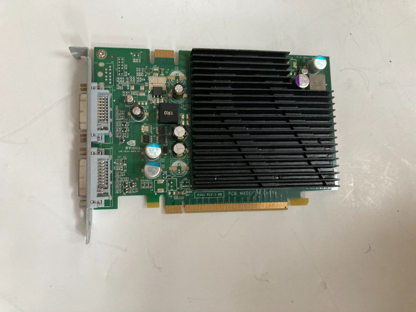 Apple NVIDIA Gece 7300 GT 630-8946/630T0002 DVI VGA ビデオ カード