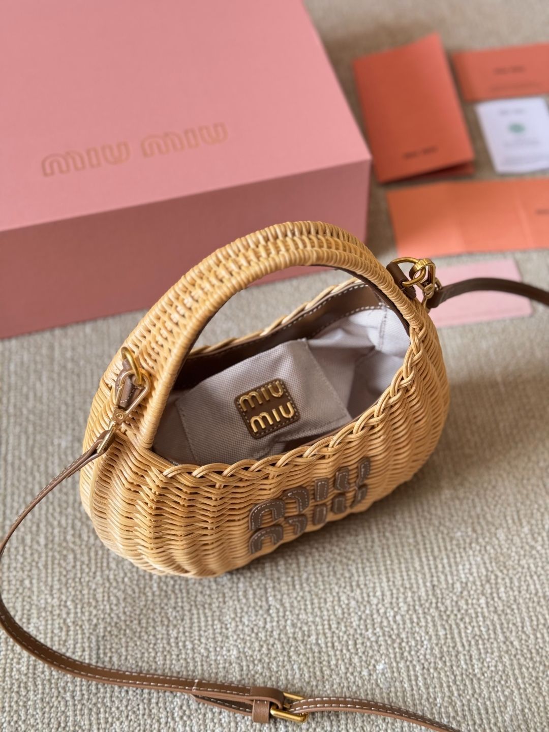 ミニバスケット【miumiu】編み込みバッグ MIU MIU - ミュウミュウ MIU MIU バスケットバッグ トートバッグ