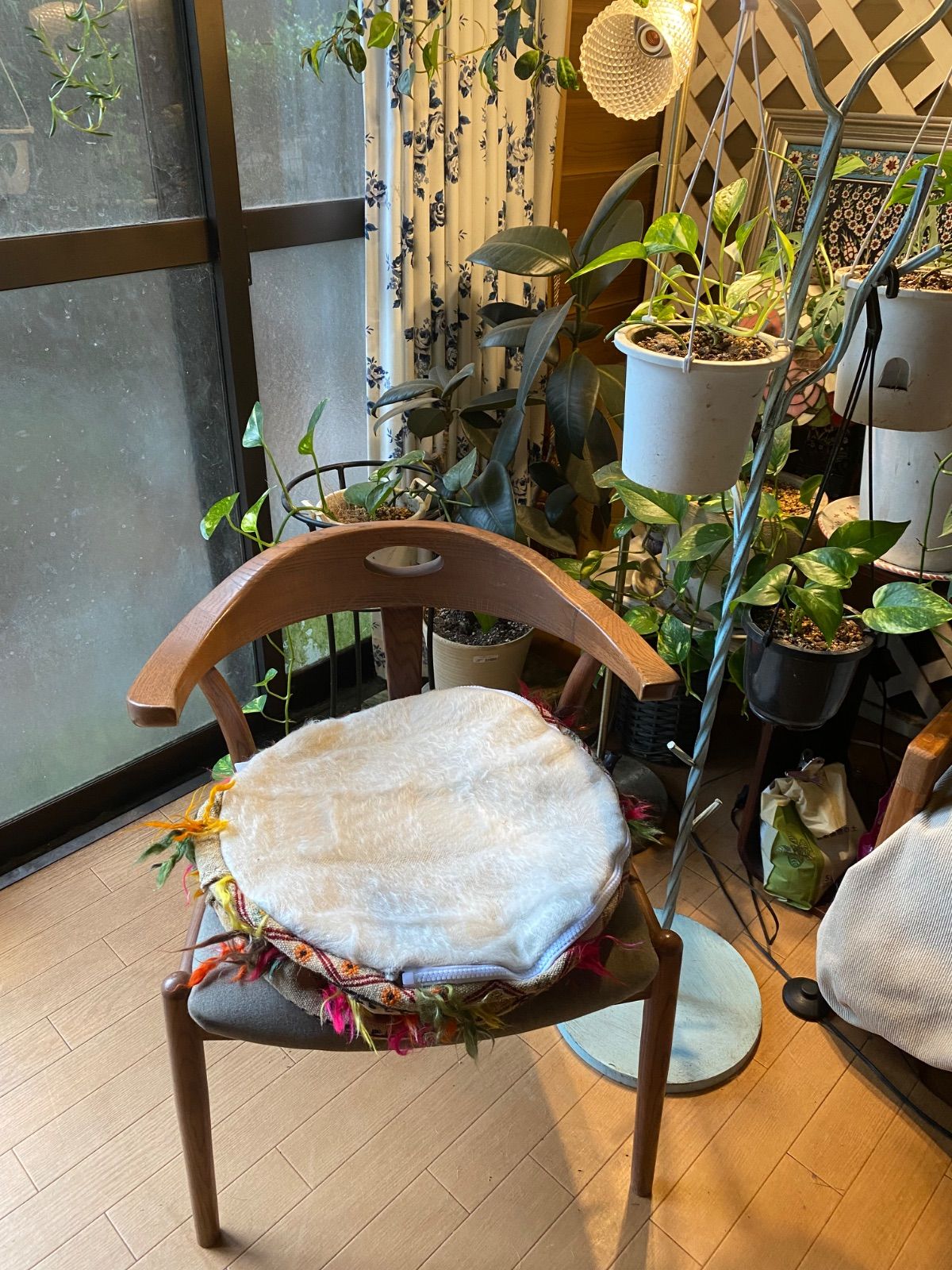 レイハンルジジムを使ったゴージャスなプフ インテリアに