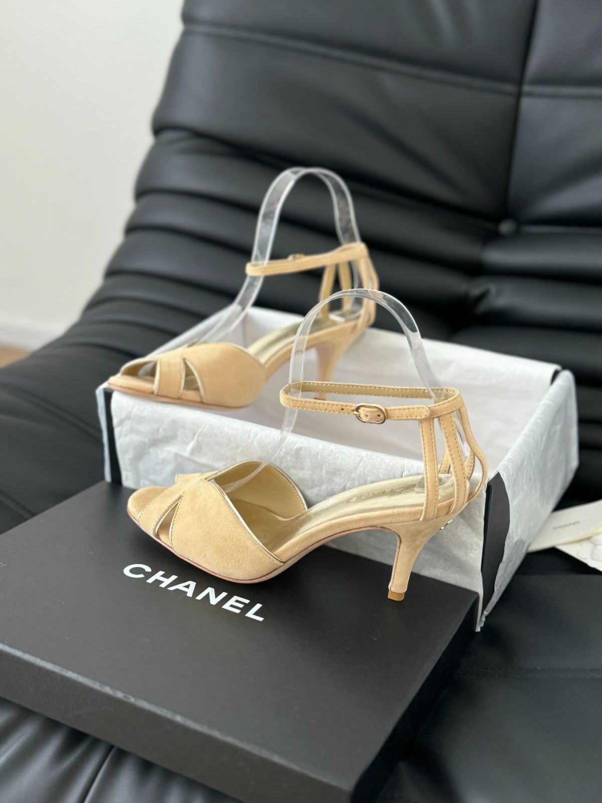 CHANEL ヒールサンダル シャネル】サンダル ヒール高め さり気ないCCロゴ☆ (CHANEL