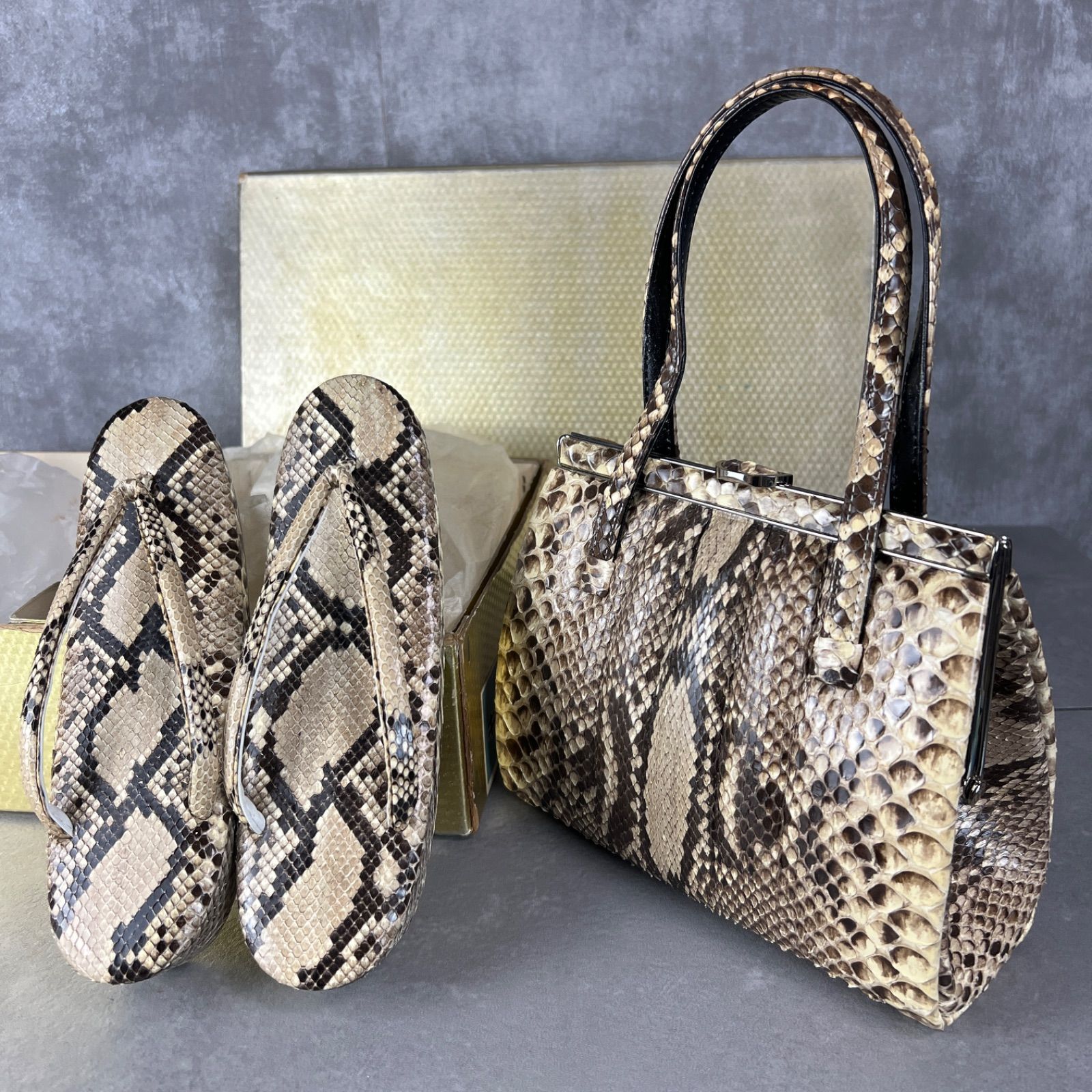 フォローで20％割クーポン配布中 ♥ 本蛇皮 レディース草履 バッグ セット 和装 和服 お茶会 礼装 成人式 振袖 卒業式 入学式 冠婚葬祭 ハンドバッグ パイソン 本革 へび 蛇革 25A0390SR0000-02