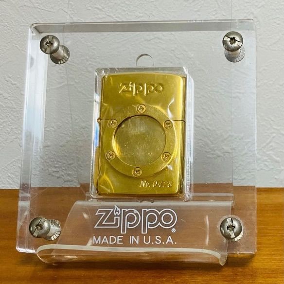 ZIPPO 限定品 シリアルナンバー入り ゴールドカラー アクリル ZIPPO 限定品 シリアルナンバー入り ゴールドカラー アクリル