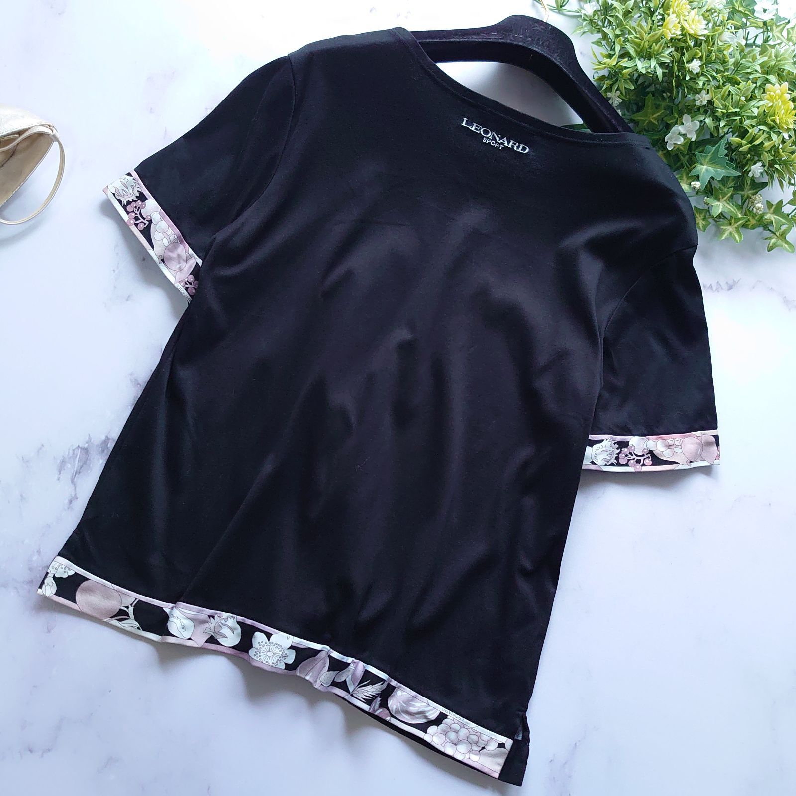 【売約済】レオナールスポーツ　カットソー　花柄トリム　ロゴ刺繍 売約済】レオナールスポーツ カットソー 花柄トリム ロゴ刺繍