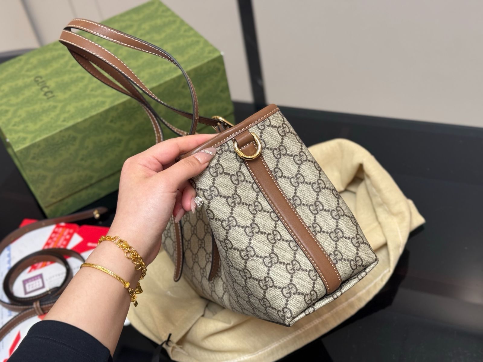 【週末セール】GUCCI GGモノグラム トートバッグ 今日特価】Gucci GG Tote Bag グッチ GG トートバッグ - メルカリ