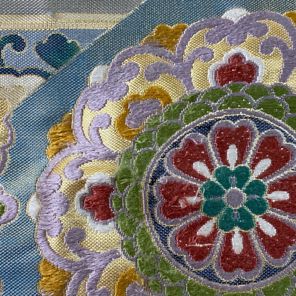 袋帯 美品 秀品 華文 草花 刺繍 箔 薄緑 六通 正絹 【中古