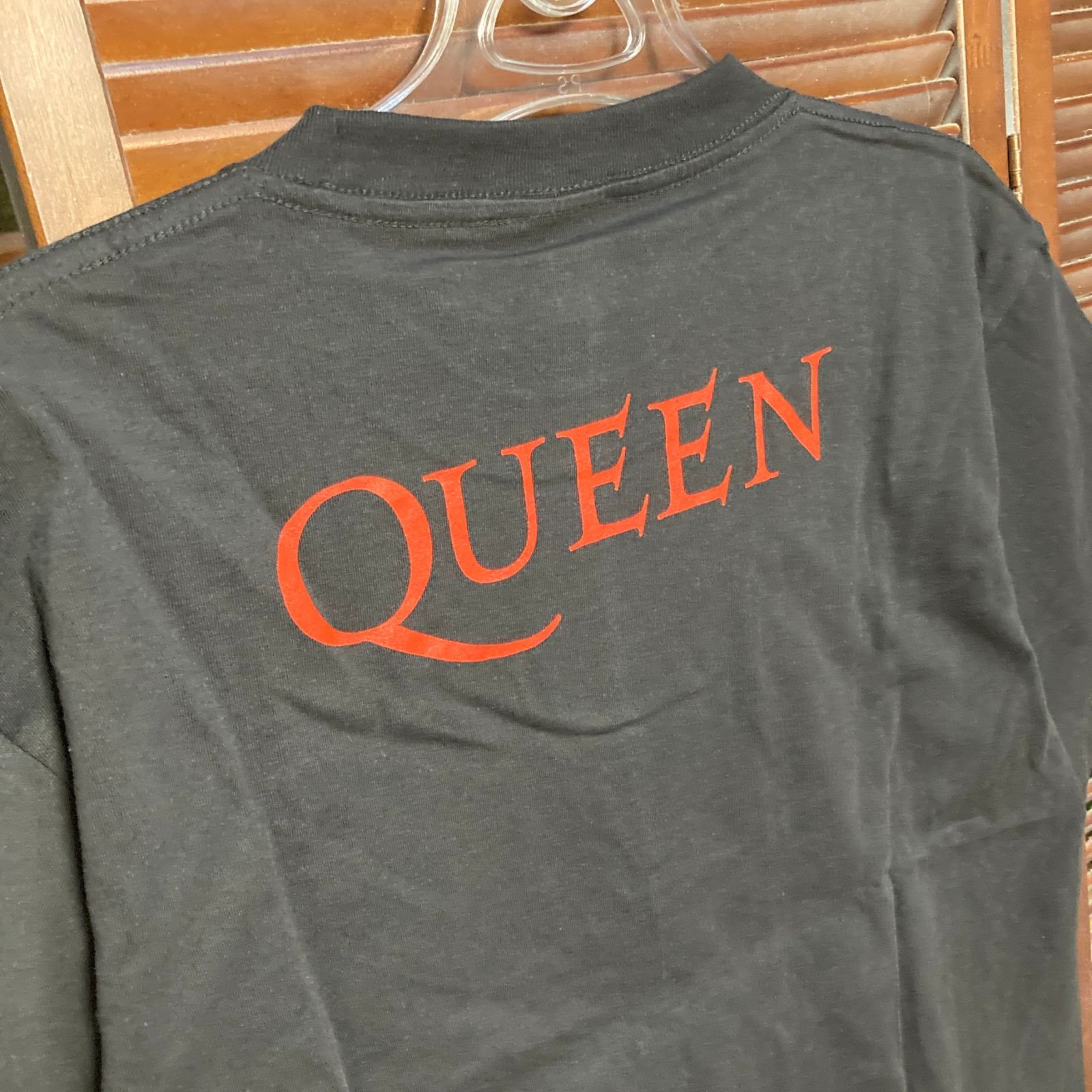 クイーン　QUEEN フレディマーキュリー　黒 Tシャツ tee ティーシャツ バンド ロック ツアー　ライブ　デザイン 両面 プリント 派手 奇抜 古着 ビンテージ vintage パンク メタル ヒップホップ ラッパー アーティスト カットソー