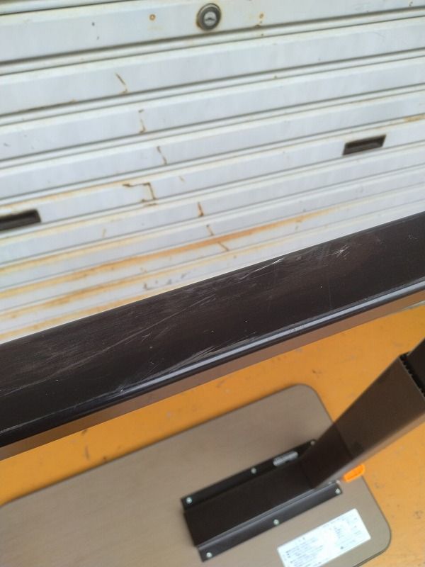 ベッドサイドテーブル