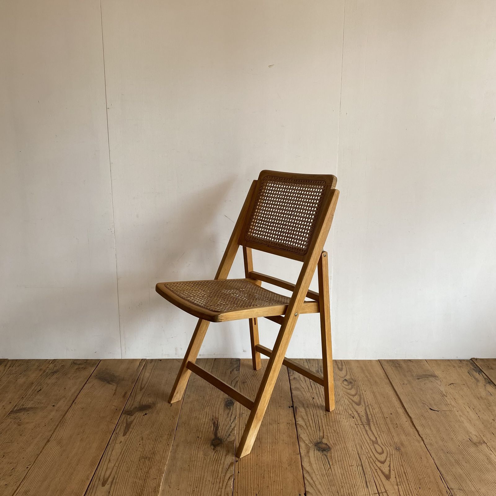 フォールディングチェア