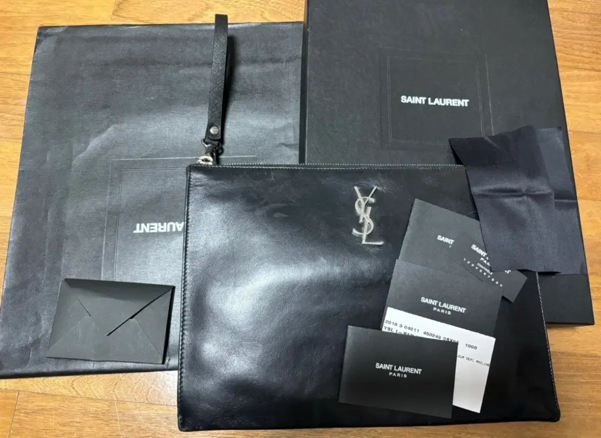 Saint Laurent サンローラン シルバー金具 クラッチバッグ