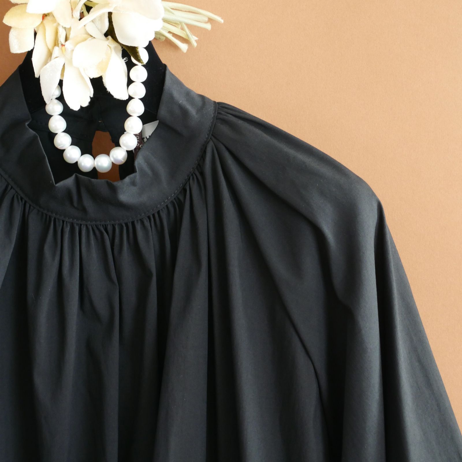 dt 115フィレンツェ発の新鋭ブランド トダミ Made in Italy ダブルフェイス バルーンシルエット コットンブラウス 2025-26秋冬 ネーロ