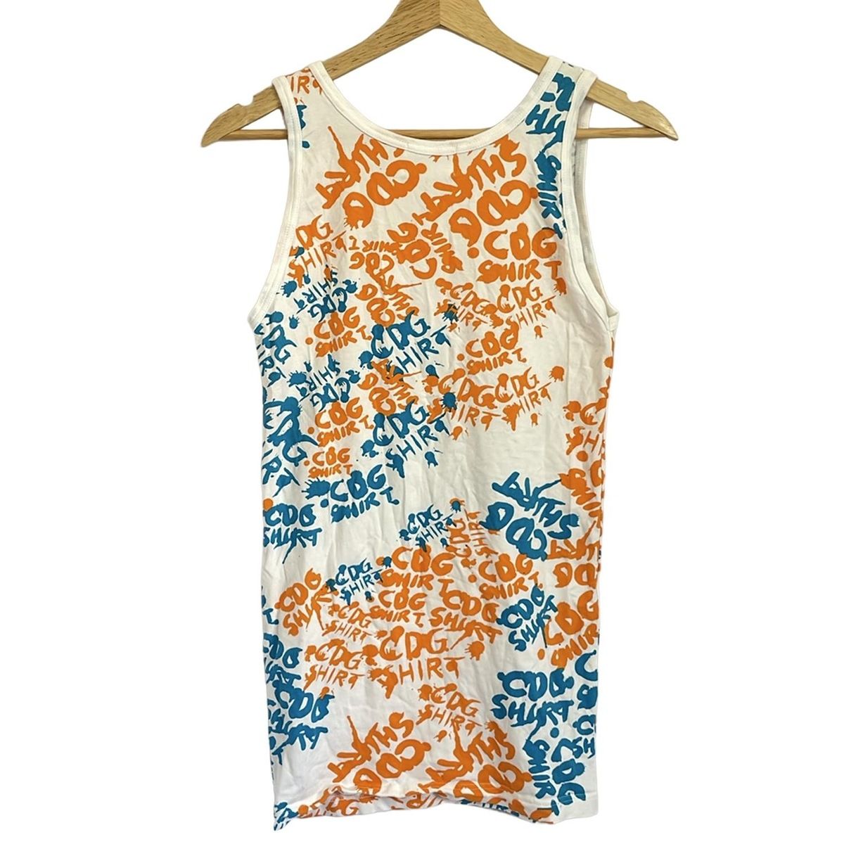 COMMEdesGARCONS SHIRT コムデギャルソンシャツ タンクトップ サイズS メンズ - 白×オレンジ×ブルー 総ロゴ