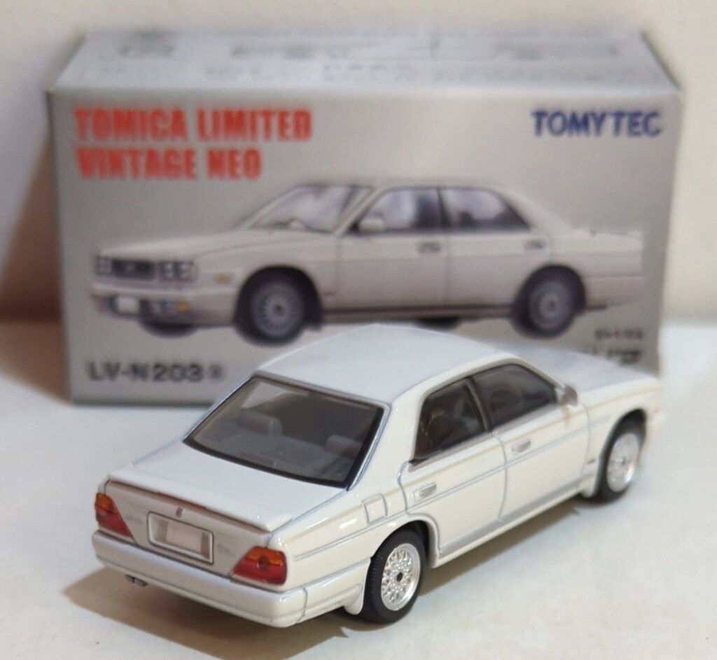 【新品】TOMICA LIMITED VINTAGE ニッサン グロリア 2台。 LV-N340a 日産 グロリア シーマ TYPE-II S（赤）90年式 | 製品を