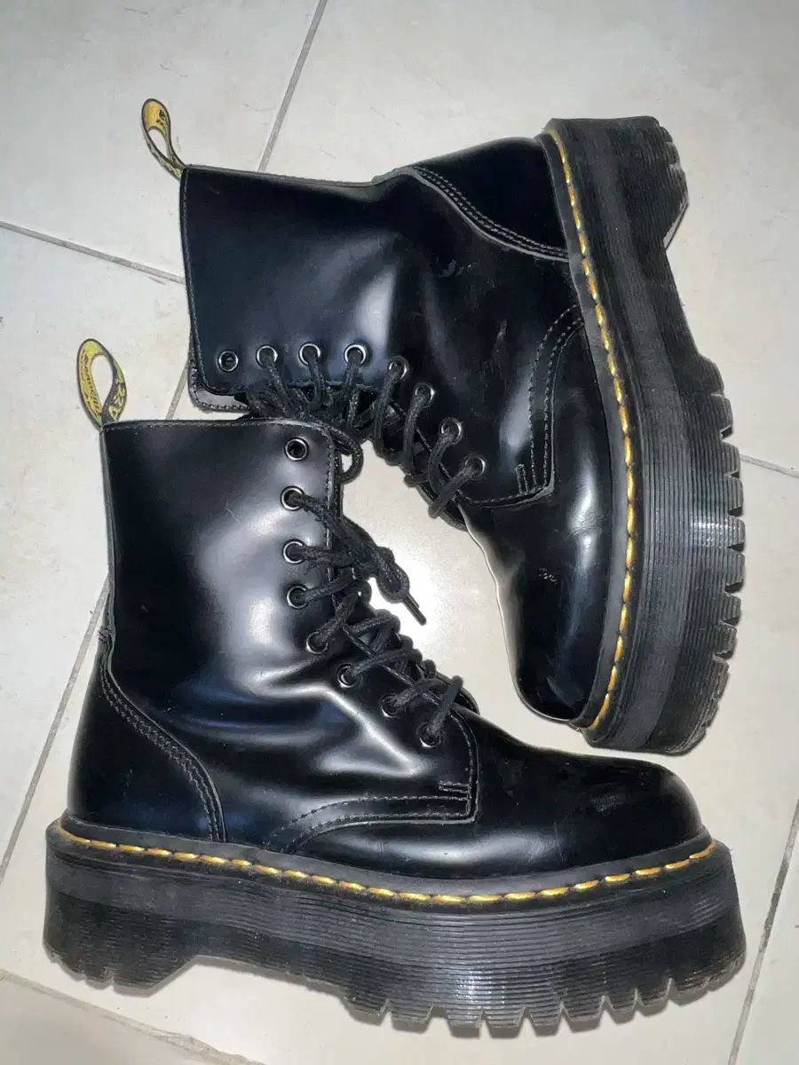 DR. MARTENS