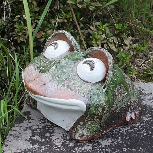 信楽焼 しがらき 陶器 やきもの 置物 かえる カエル 縁起物 ギフト 9号手ひねり笑福蛙 ka-0046