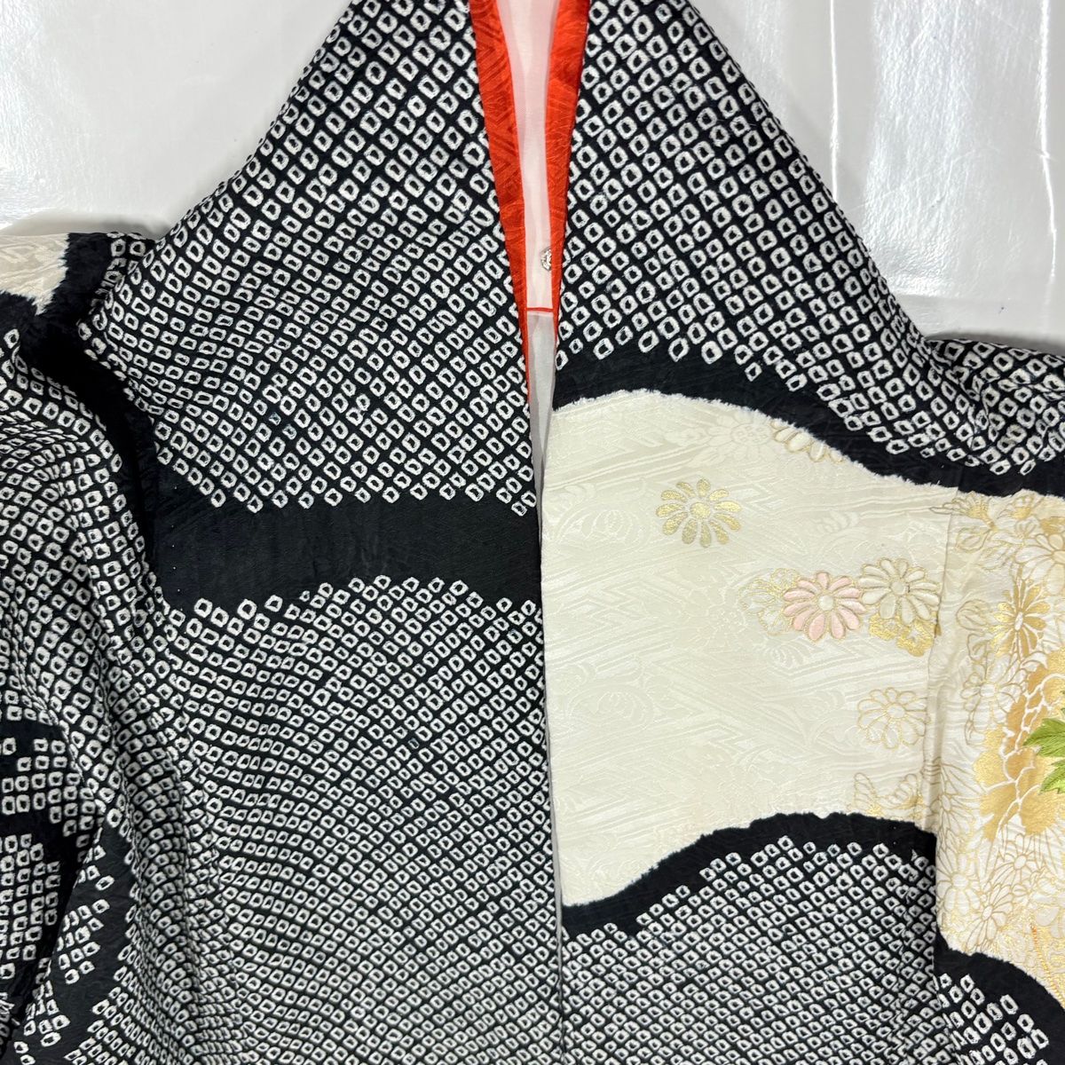 振袖 身丈168.5cm 裄丈67cm M 袷 花車 霞 刺繍 絞り クリーム 正絹 秀品 【中古】 - メルカリ