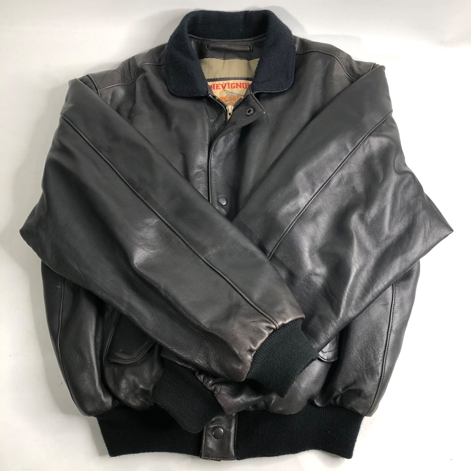 Chevignon 本革 ブラックジャケット A0923-11-8 CHEVIGNON シェビニオン レザージャケット 本革 黒