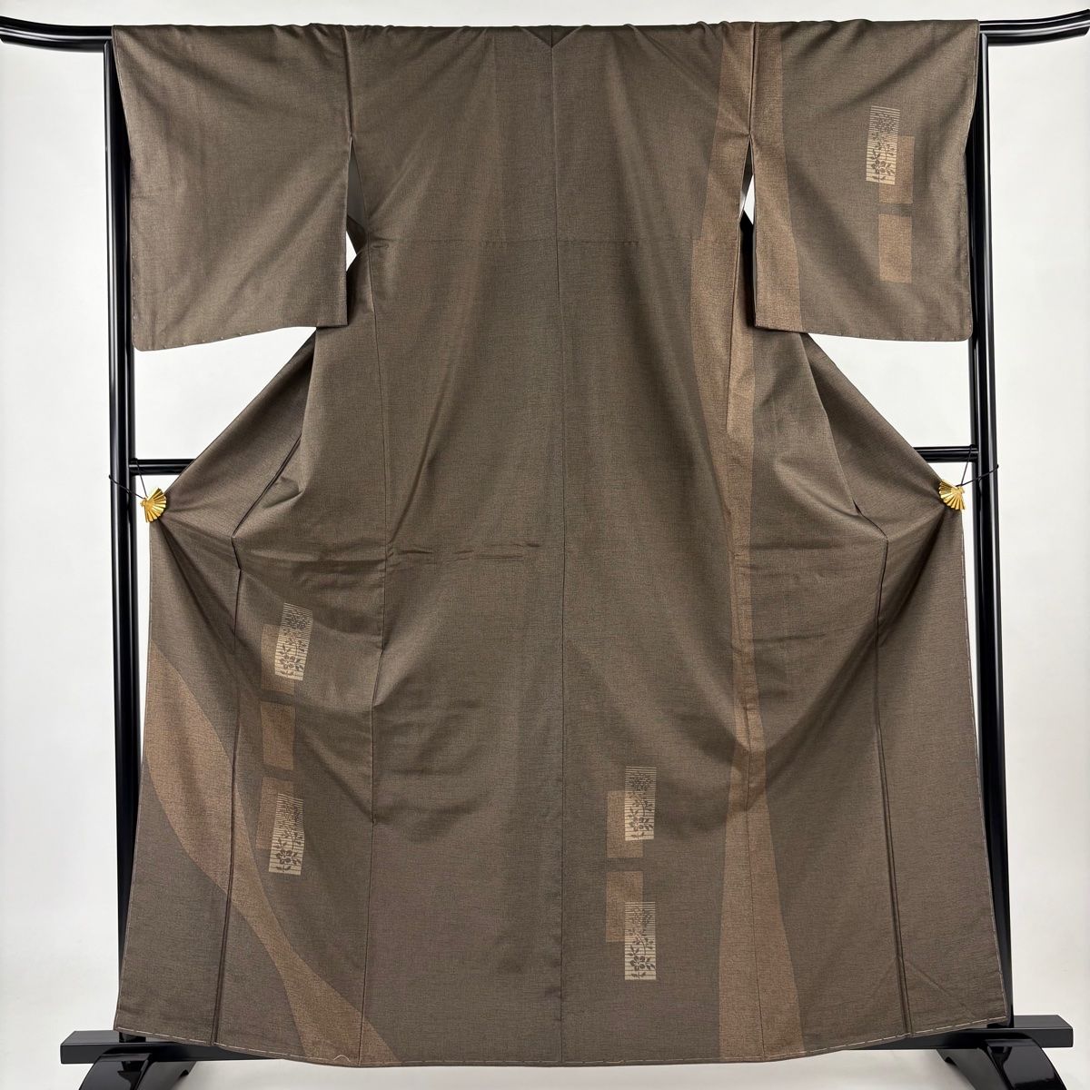 美品　越後紬　焦茶色地　十文字　草花 4725b6_ef433507ab5a43cea3b0f6c