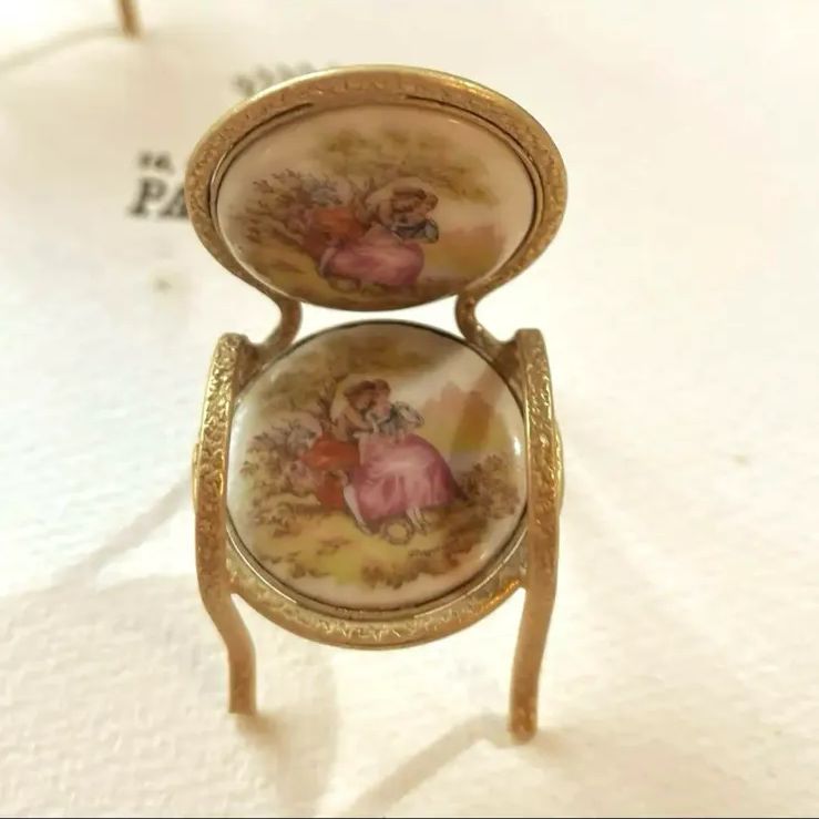 リモージュ 陶器製ミニチュア椅子 アンティーク ￼フランス