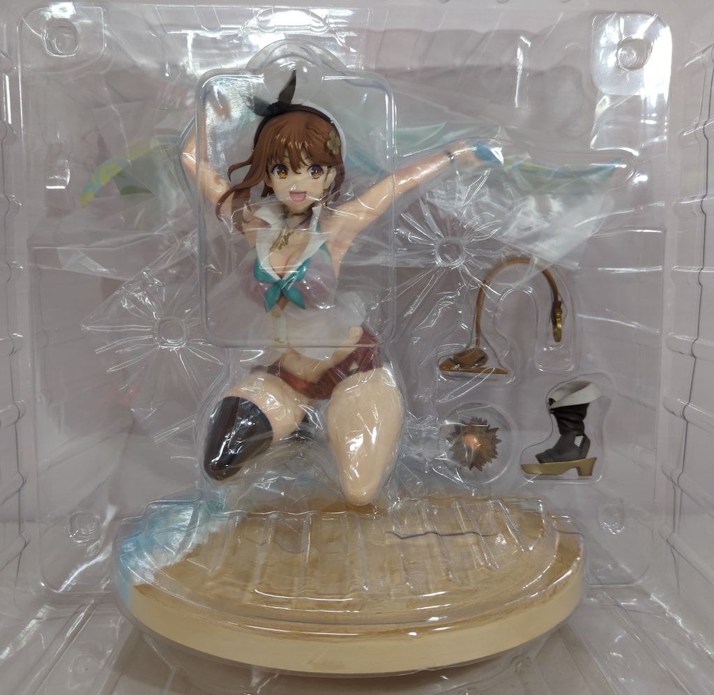 ライザ（ライザリン・シュタウト）1/6フィギュア　ファット・カンパニー　外箱無し Amazon | ファット・カンパニー(Phat Company) ライザのアトリエ