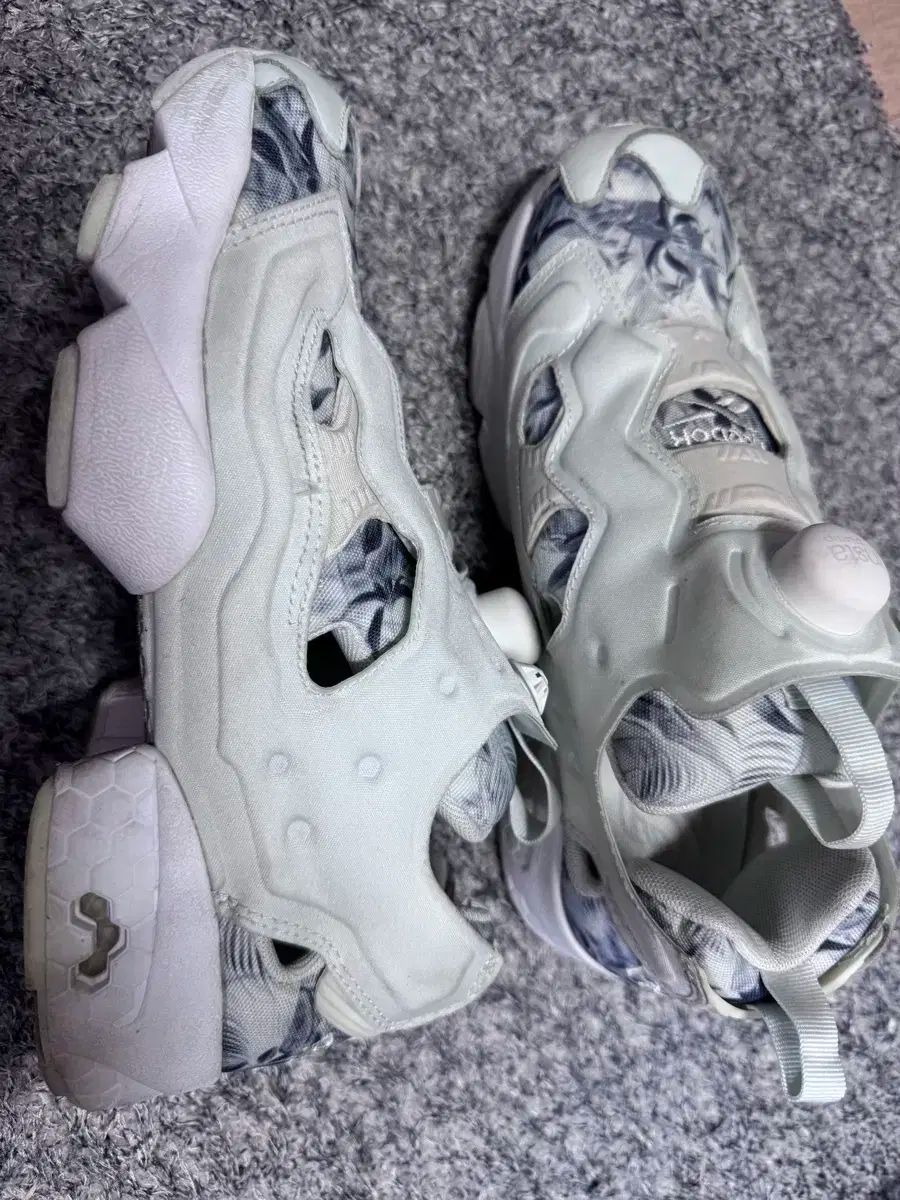 ポンプフューリー インスタ 0 INSTAPUMP &frasl; FURY リーボック 1 Reebok （コアブラック OG Nylon REEBOK Shoes ナイロン 男女166名に聞いた！ポンプフューリーはダサいかオシャレか│コーデと