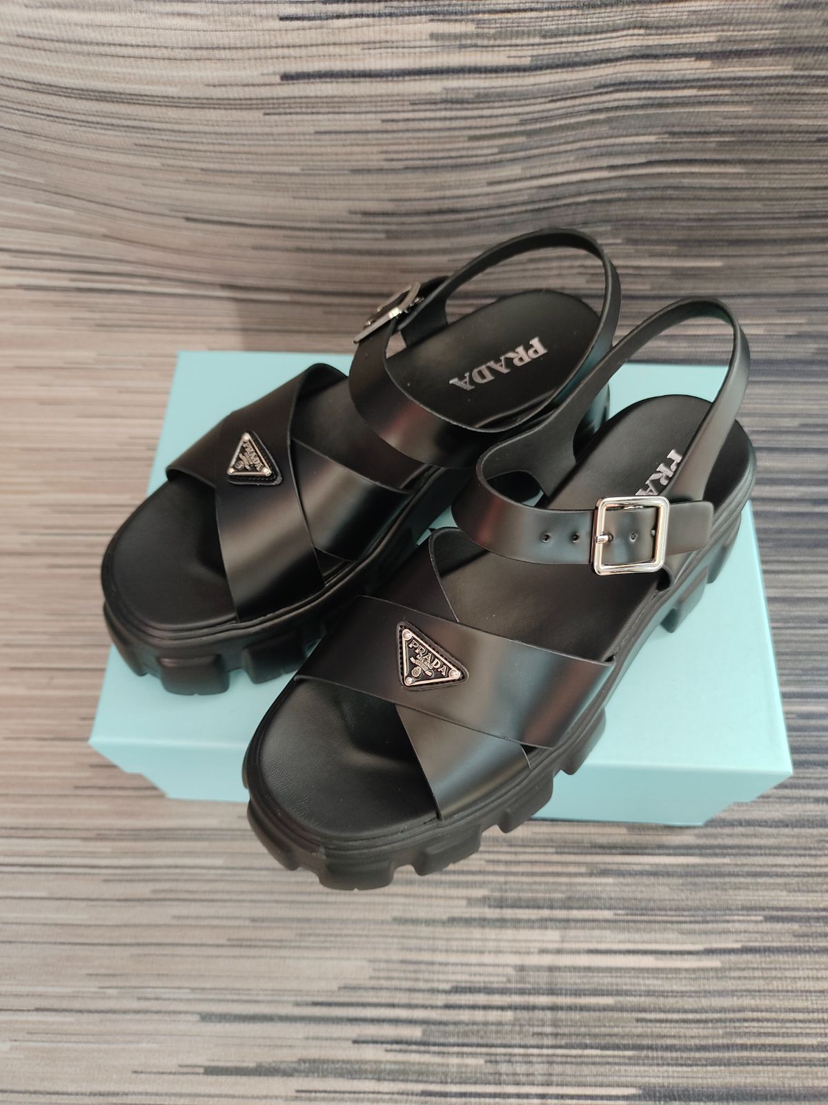 新品★未使用PRADAプラダサンダル BLACK RUBBER SANDAL ＊送込箱付き！男女兼用