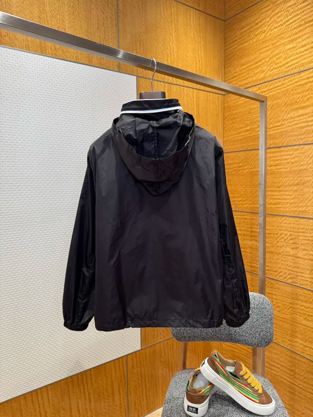 PRADA(プラダ) 秋 ユニセックス カジュアル ロゴ 黒 ウインド