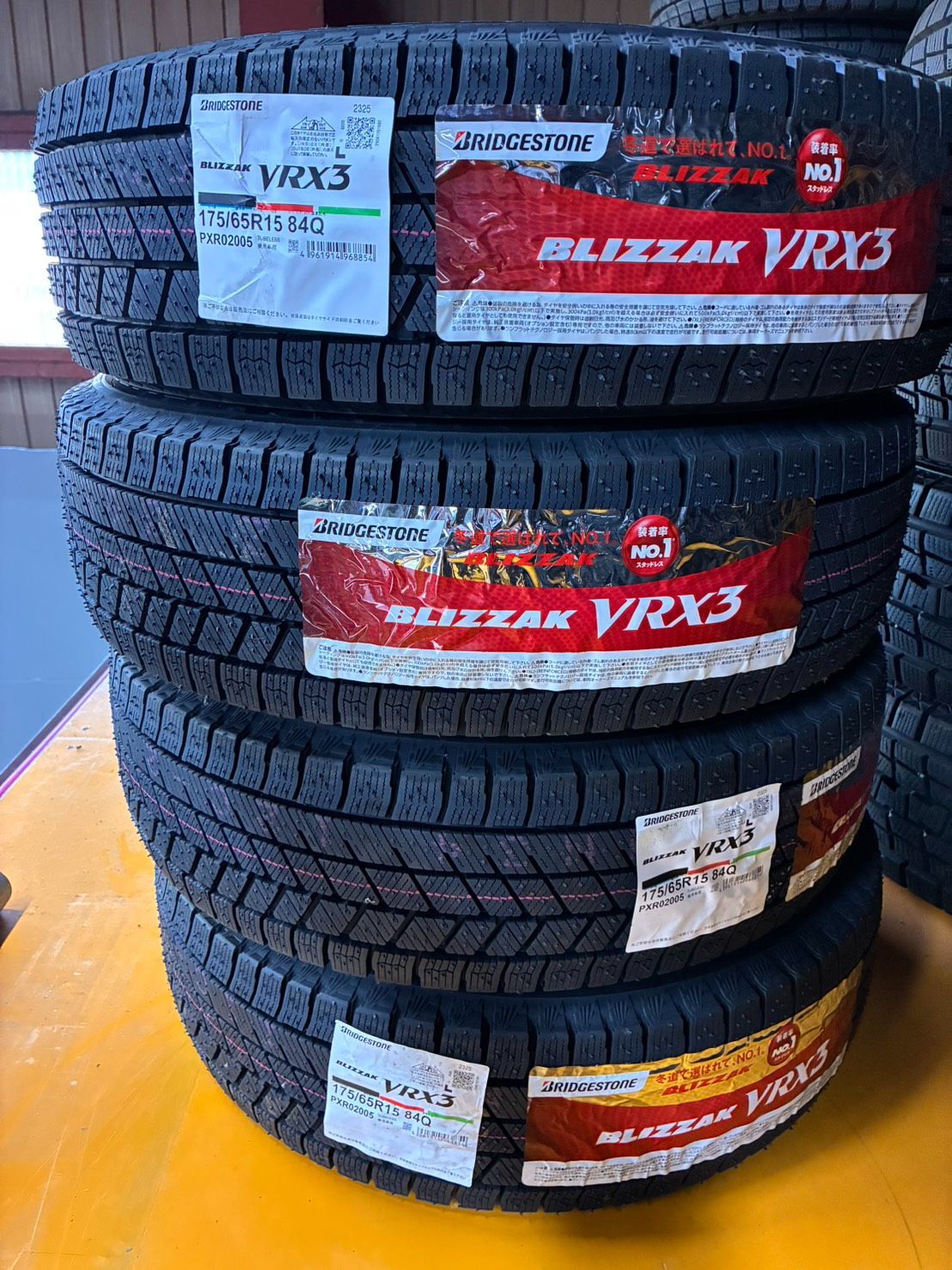 BRIDGESTONE BLIZZAK VRX3 175|65R15 84Q スタッドレスタイヤ 4本セット 2025年製