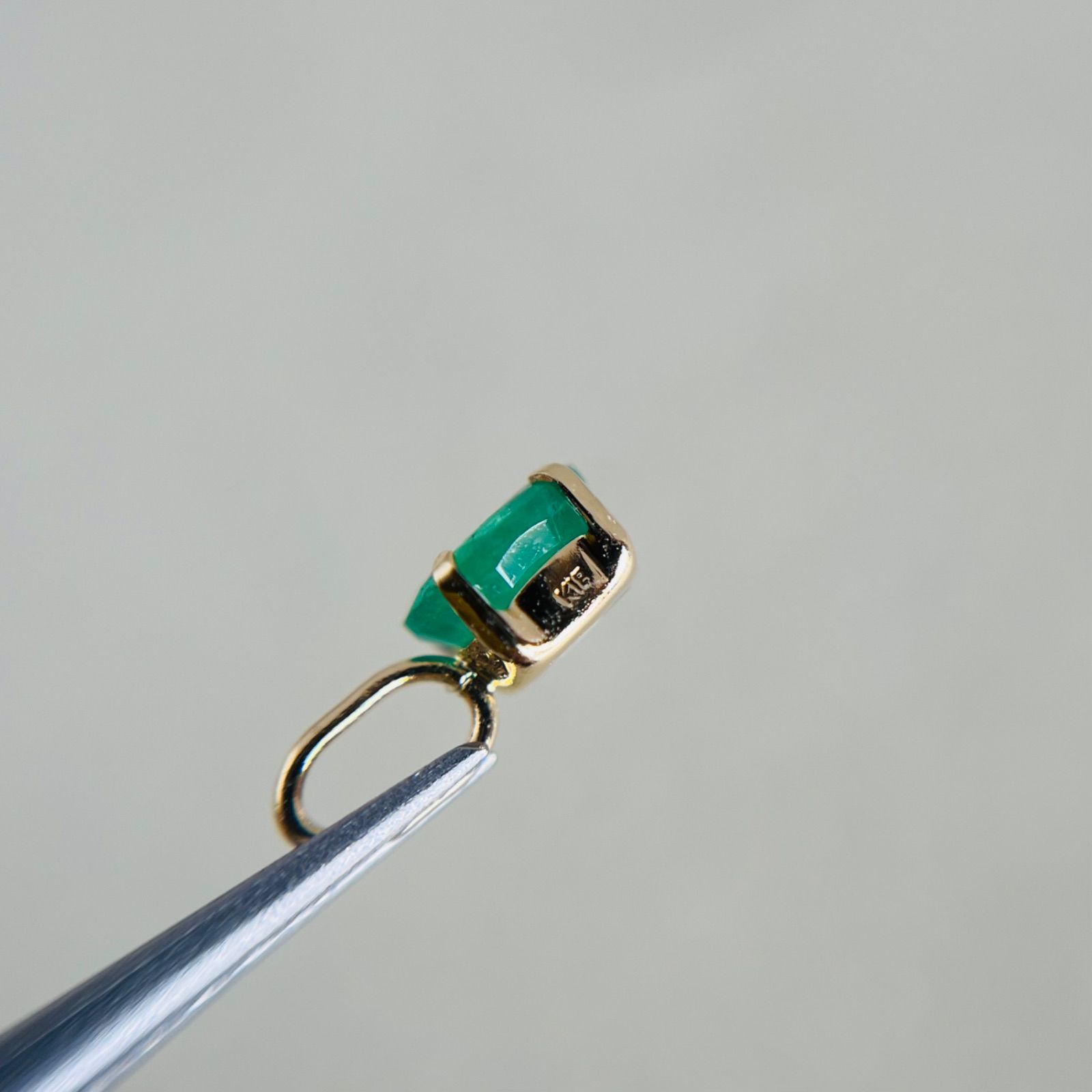 K18 天然石エメラルド ペンダントトップ　18金イエローゴールド　oval K18 天然石エメラルド ペンダントトップ 18金イエローゴールド