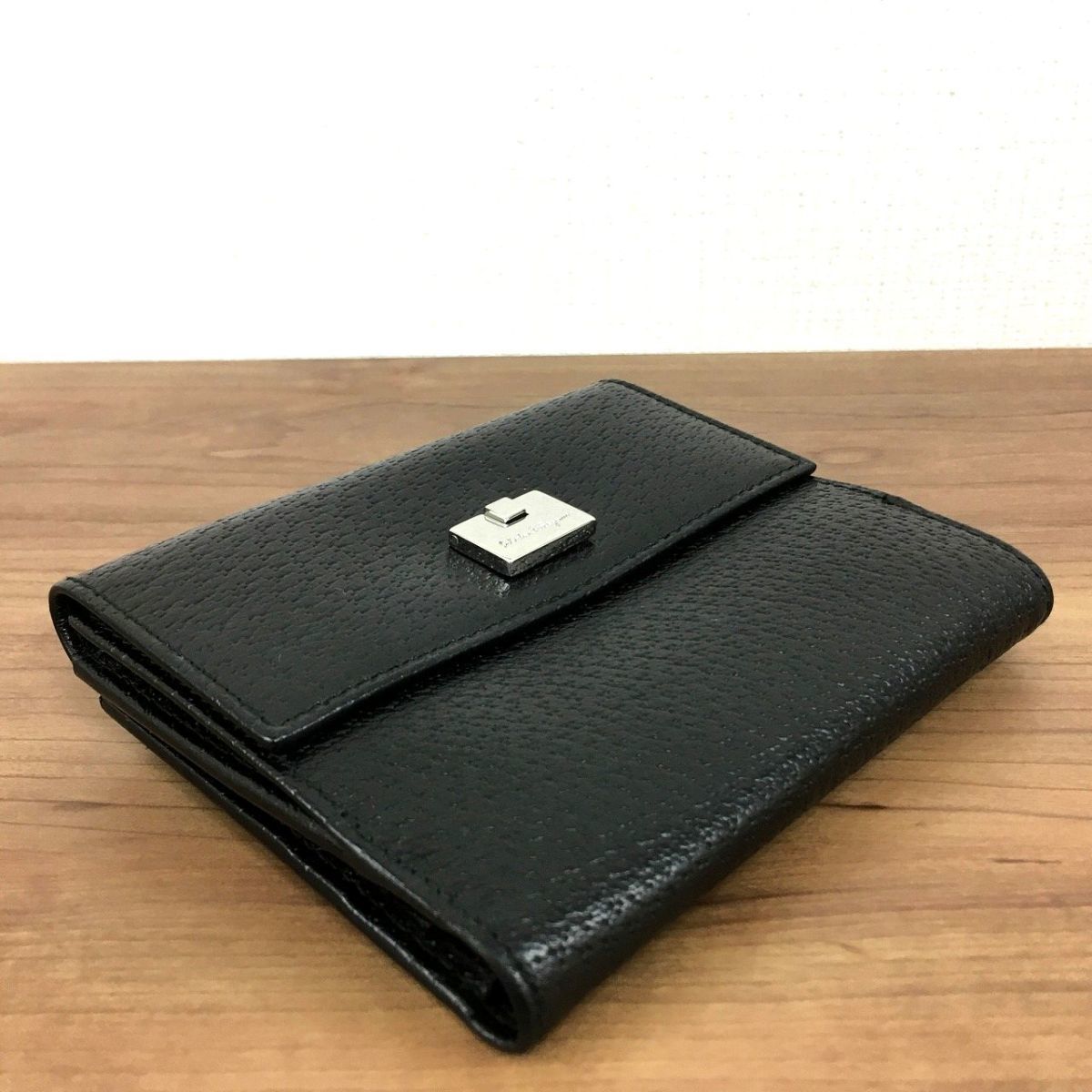 98ブランド名極美品 Salvatore Ferragamo Wホック財布 ブラック 98