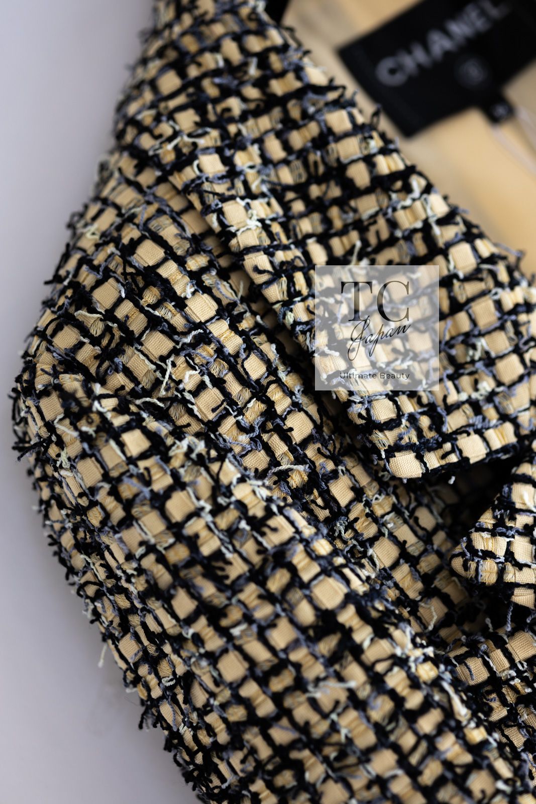CHANEL - シャネル ジャケット CHANEL 123万 イエロー ブラック ライオン ボタン ダブル リリー・ローズ・デップ着用 新品同様 38 40 シャネル ジャケット CHANEL 2022 22PS イエロー ブラック
