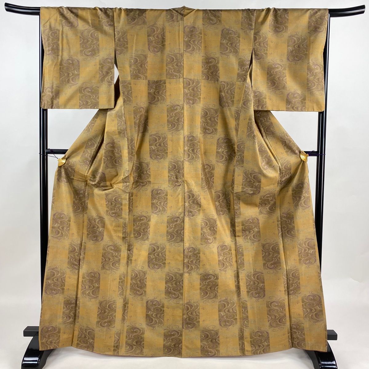 大島紬 身丈167.5cm 裄丈67cm M 袷 証紙 流水 市松 山吹茶色 正絹 名品
