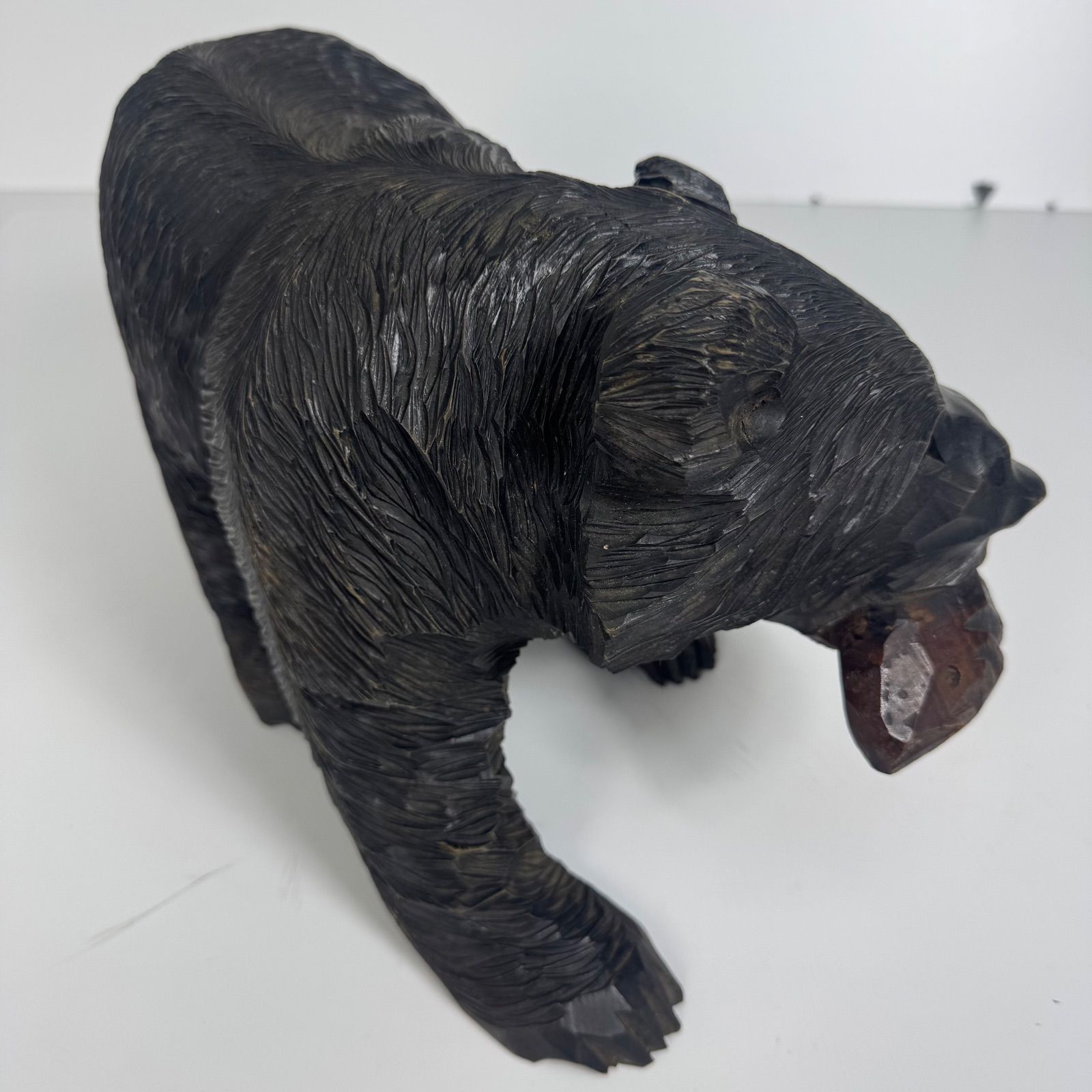 北海道伝統工芸 木彫りの熊 鮭くわえ彫刻 作家銘あり 彫刻アート