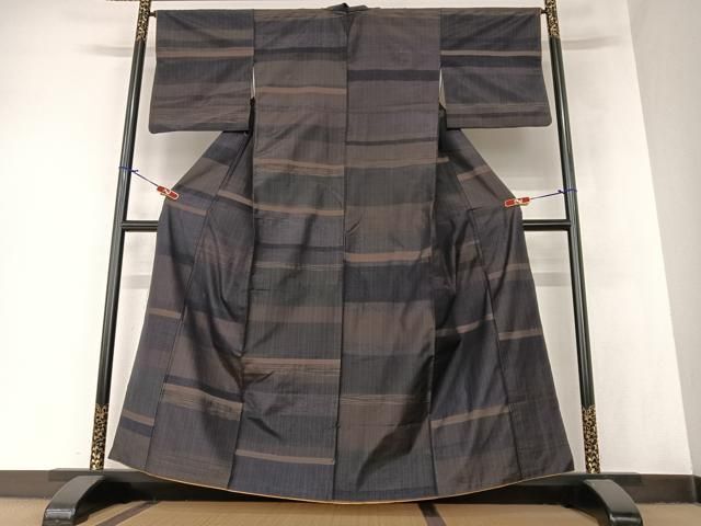 平和屋着物●上質な紬　段違い文　正絹　逸品　AAAZ7474zg 平和屋着物○上質な紬 段違い文 正絹 逸品 AAAZ7474zg - メルカリ