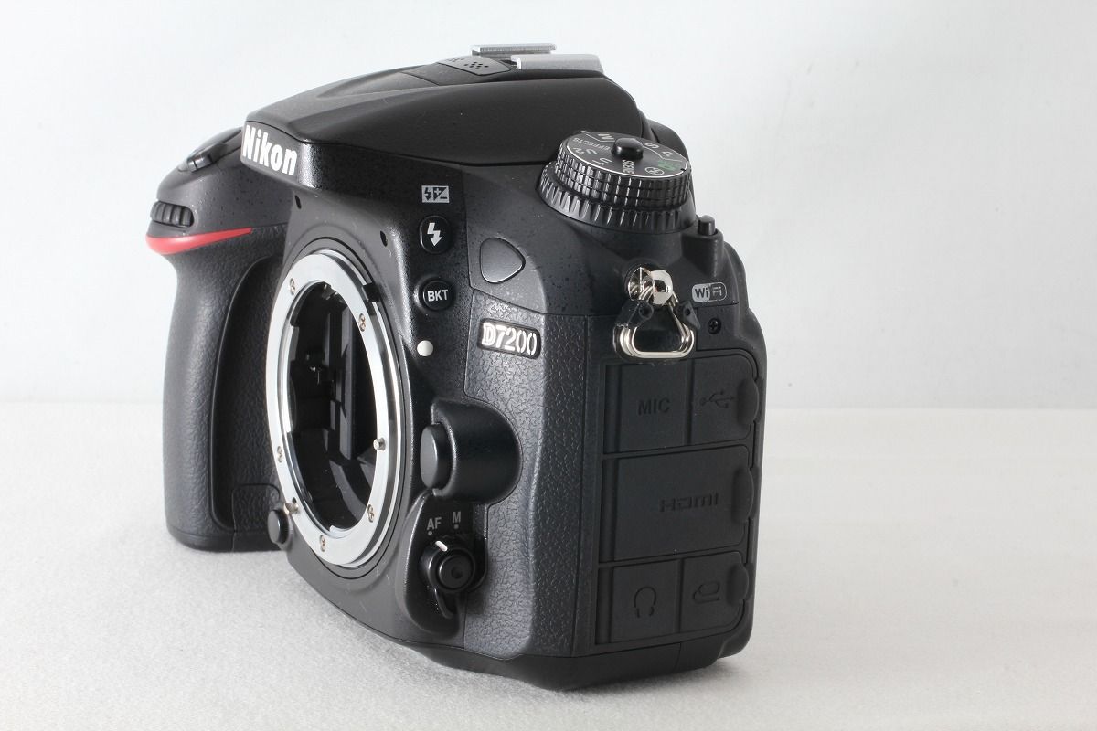 NIKON　D7200 カメラボディ L.jpg