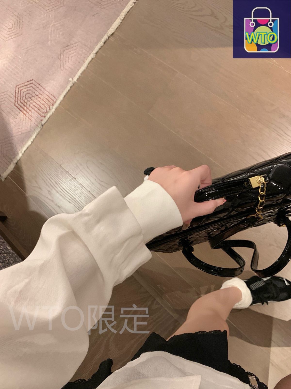 ロエベ Loewe されたプレス加工アルファベットロゴの小羊皮 子羊の皮 ポケット付き連帽ファスナーの綿麻混紡ジャケット アウター -WTO輸入1