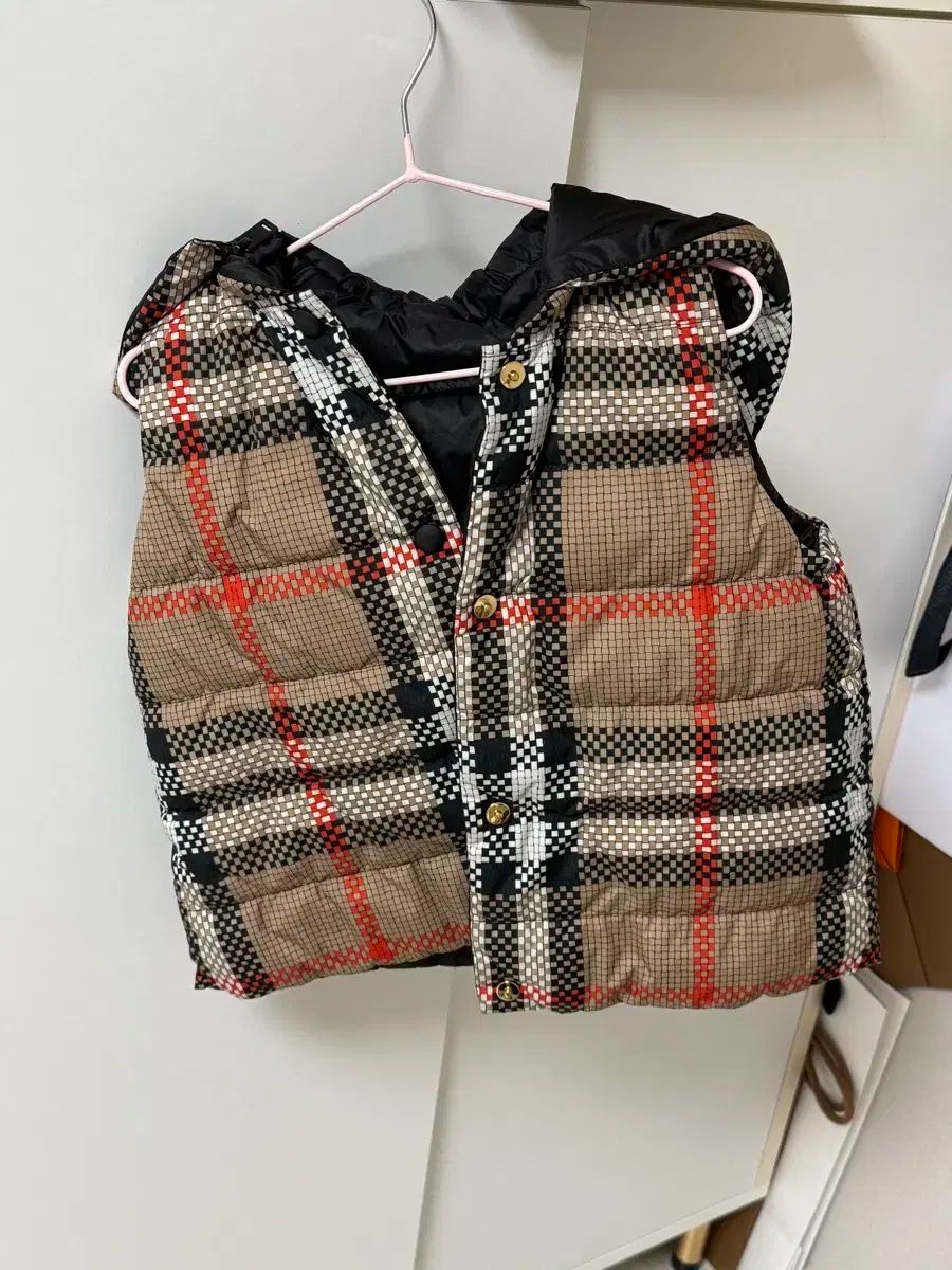 BURBERRY バーバリー リバーシブル ダウンベスト 6y