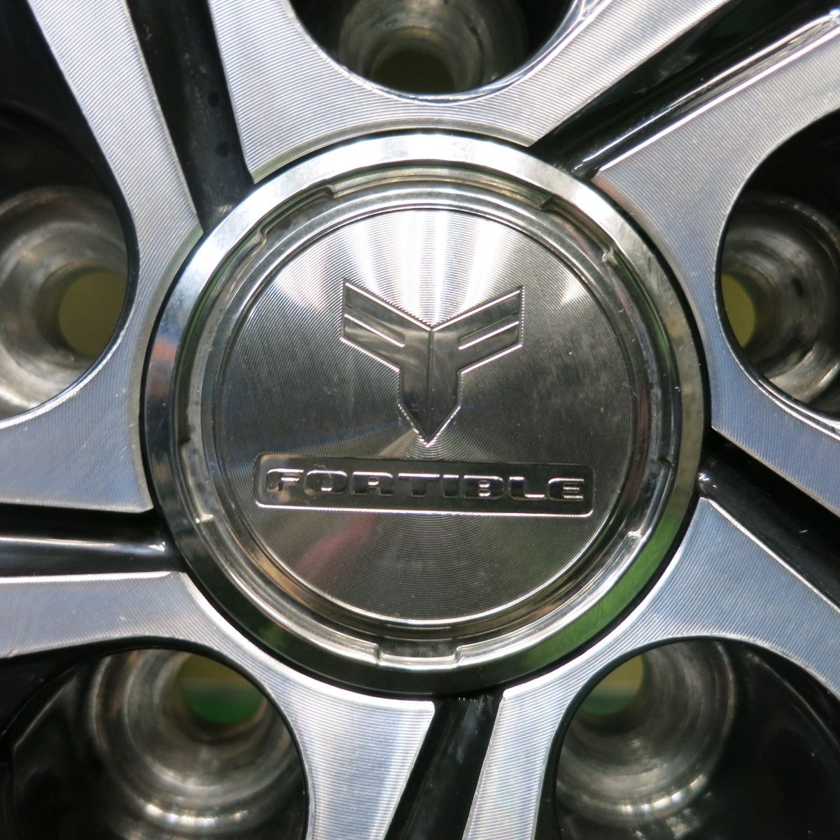 17年 バリ溝！キレイ！9.5分★プリウス 等 185/65R15 スタッドレス ブリヂストン ブリザック VRX INVERNO 15インチ PCD100/5H★