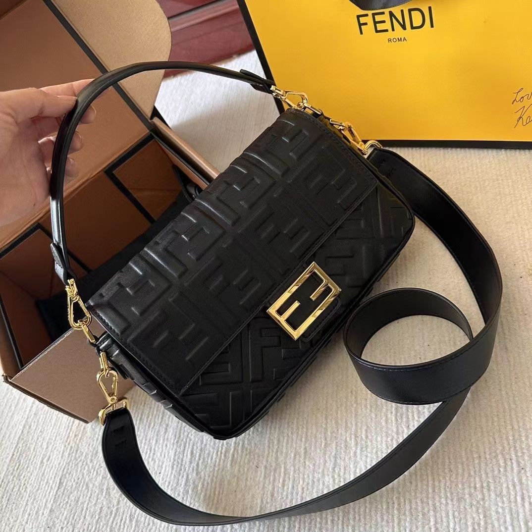 FENDI フェンディ バゲットスモールバッグ