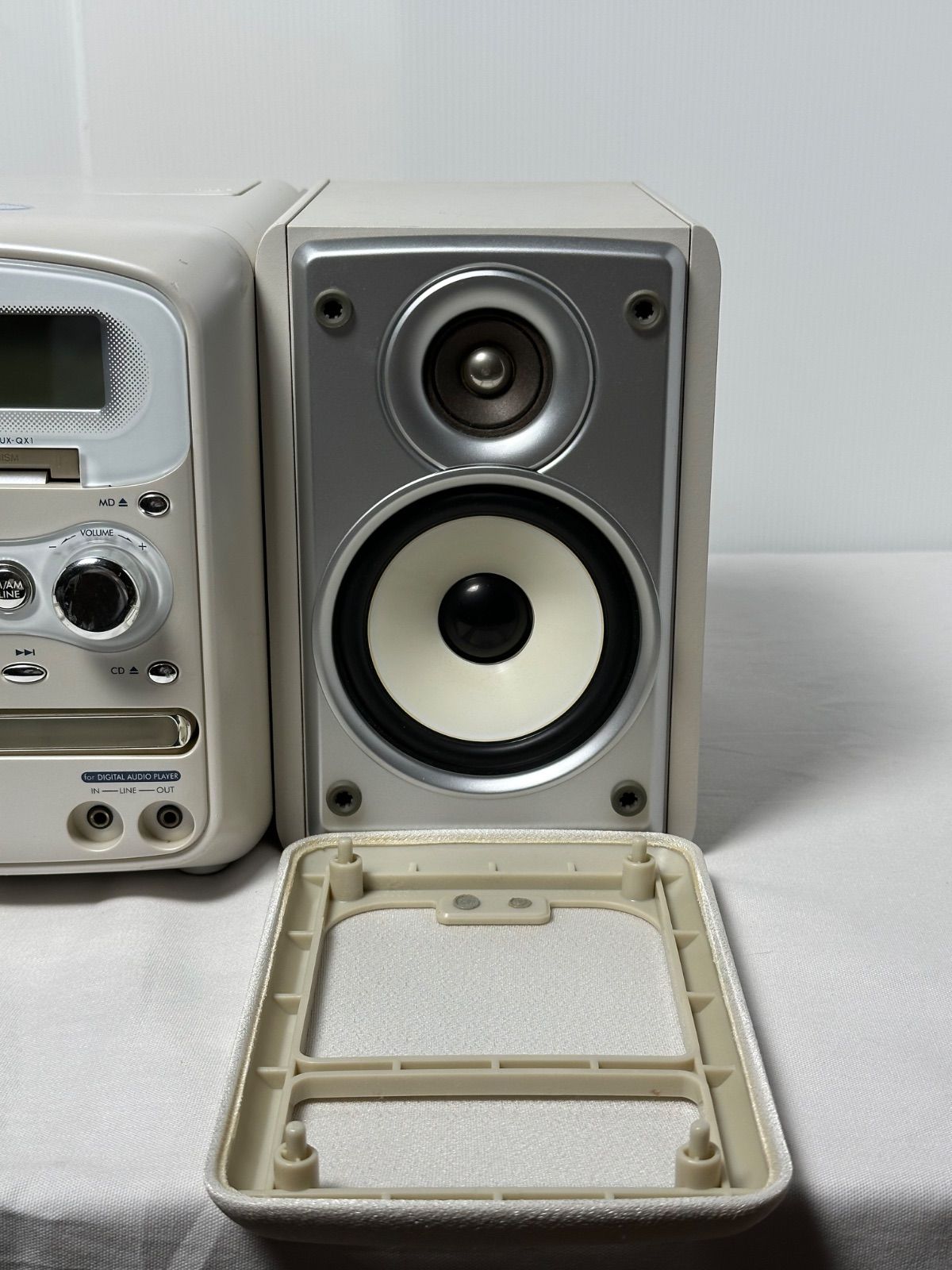 【Victor】 ミニコンポ UX-QX1-W パールホワイト マイクロコンポーネントMDシステム UX-QX1-W/-P/-A UX-QX1-W｜Victor